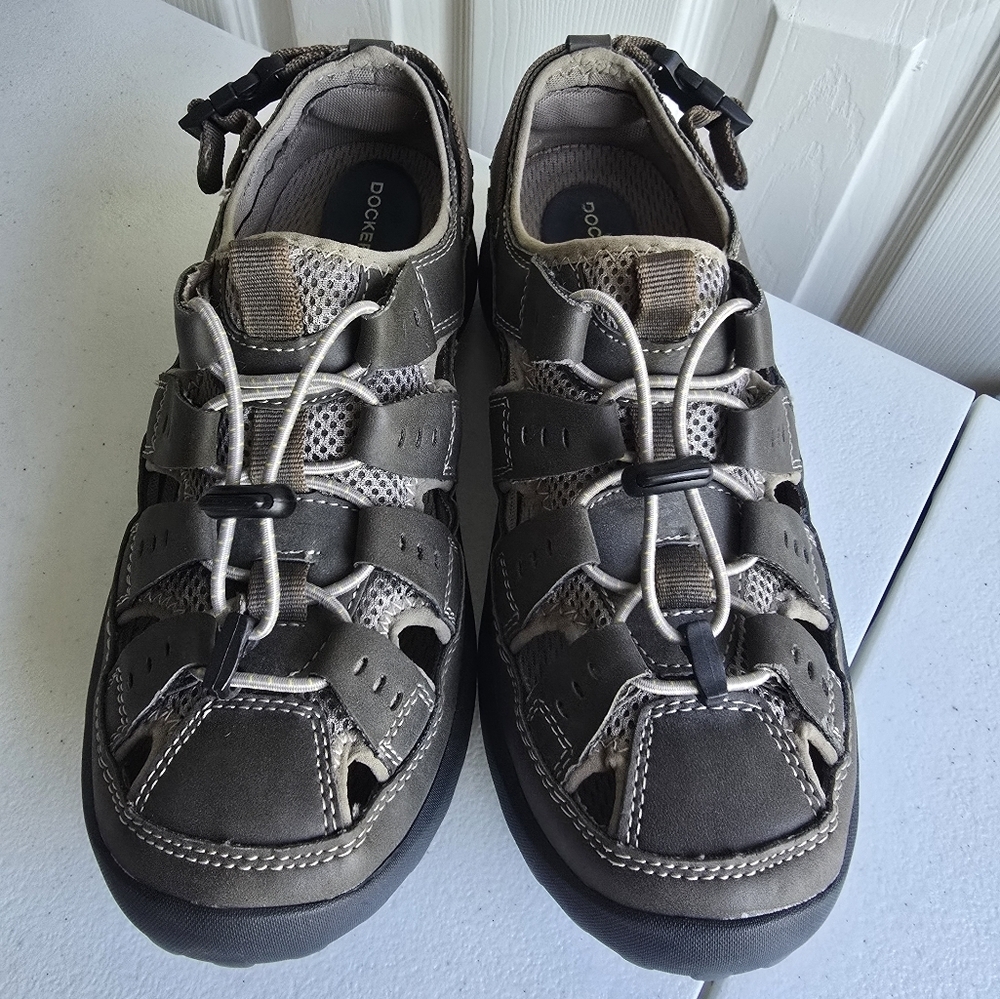 Dockers Lookout  Sandals. Mens size 9